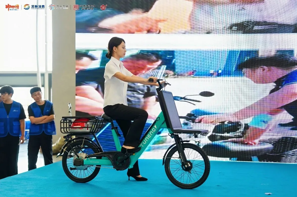 Laineng E03 solar electric bike side profile on display at the 2026 Jiangsu Premium Export Products Expo